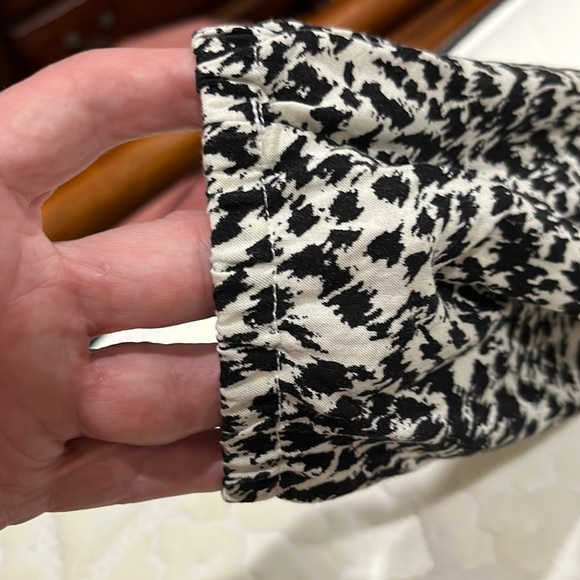 Leopard Blouse…no flaws! Only worn once! Rec’vd lots compliments..cleaning out - Picture 3 of 5